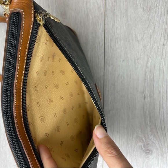 π
ΊIL Nuovo Barocco Made in Italy Signature Brown Leather Crossbody Bag - Picture 6 of 9